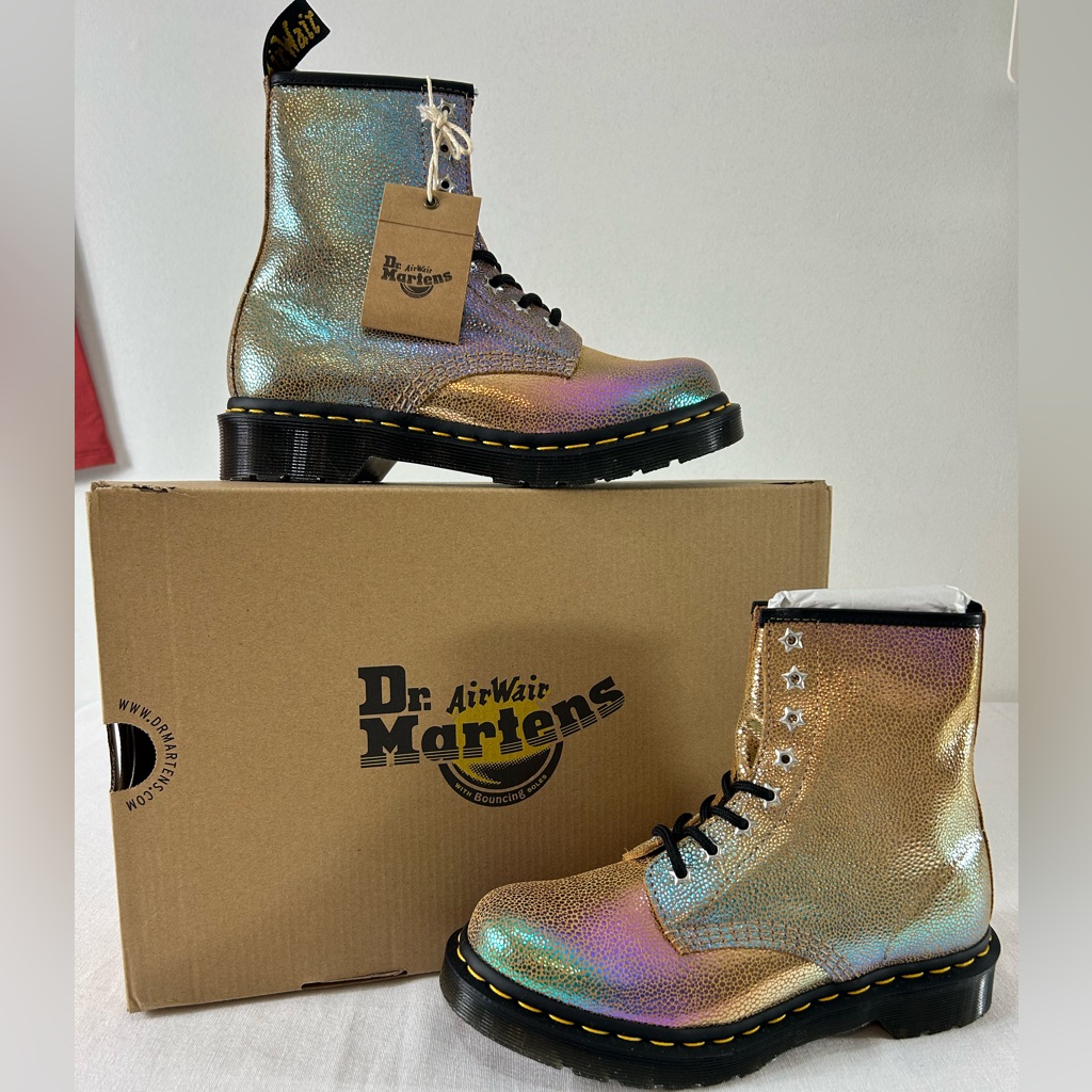 Dr. Martens 1460 Sand Rainbow Ray Leather Lace Up Combat Boots Women’s 6 New